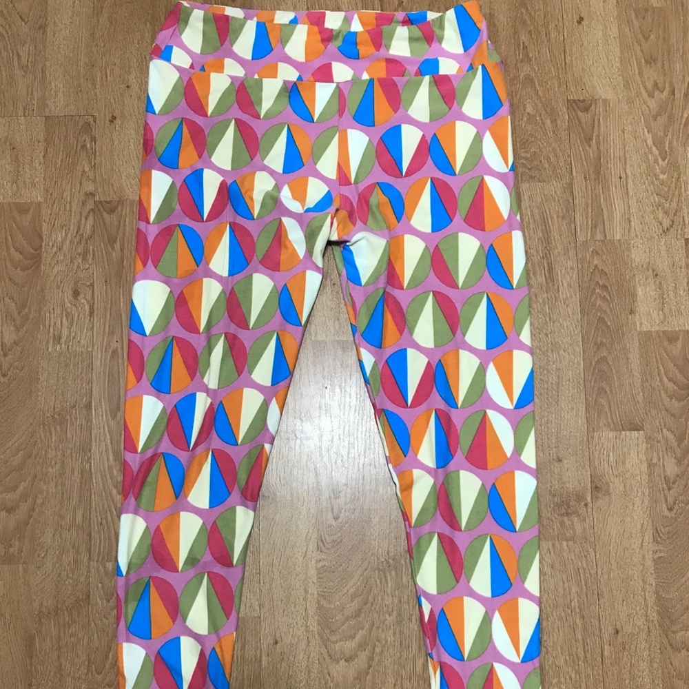 Geometric Tall & Curvy Lularoe Legging.